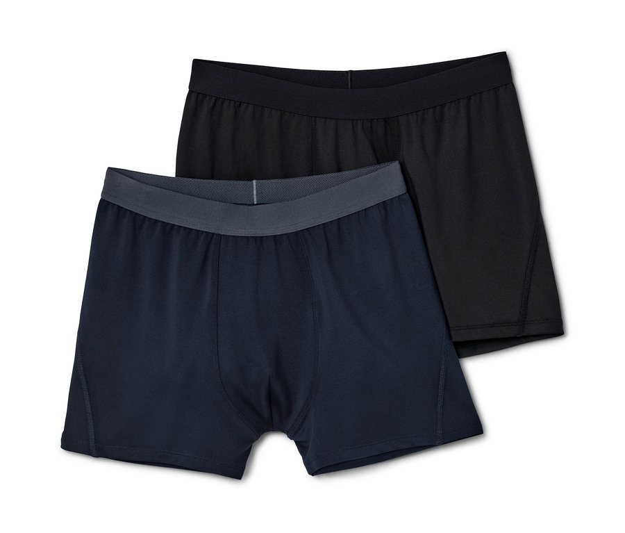 Deux boxers de sport, un noir, un bleu marine.