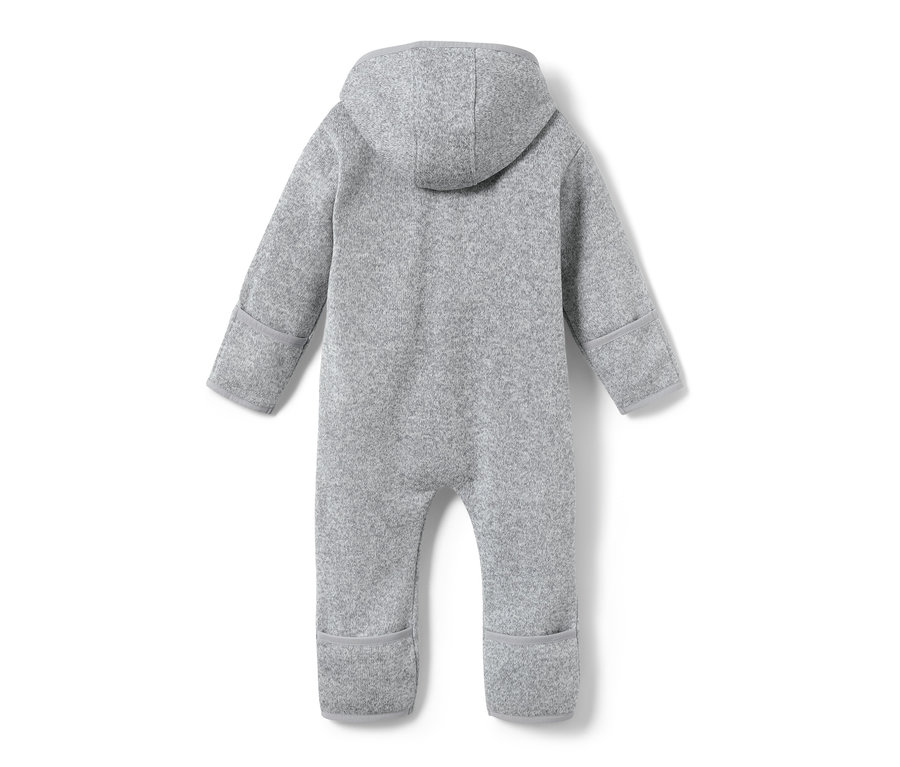 Combinaison en polaire tricotée grise pour bébé vue de dos.