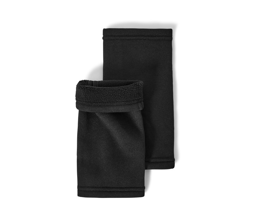 Deux mitaines noires.