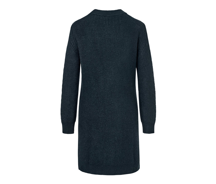 Vue arrière d'une robe en tricot avec motif torsadé.