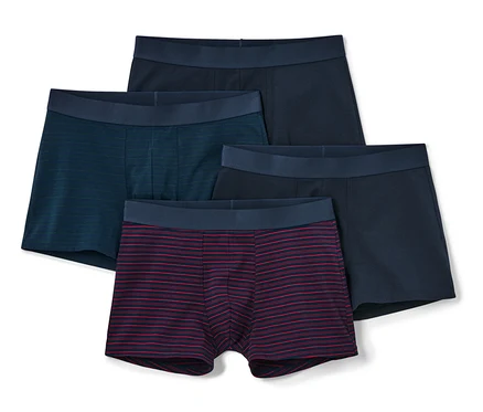 Quatre boxers bleu foncé, lot de 4, empilés les uns sur les autres.