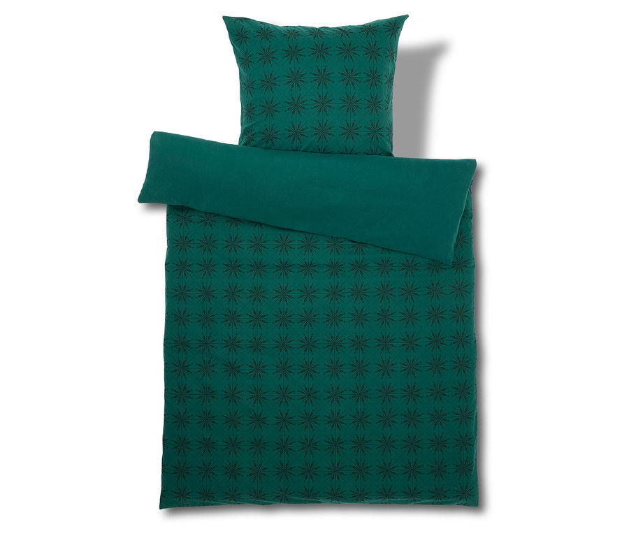 Vue de dessus d'un ensemble de literie en flanelle Biber-Bettwäsche en tailles Übergröße, Normalgröße et Doppelgröße en vert avec motif.