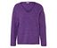Pull violet avec col en V.