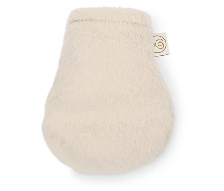 Une mini-bouillotte sur fond blanc.