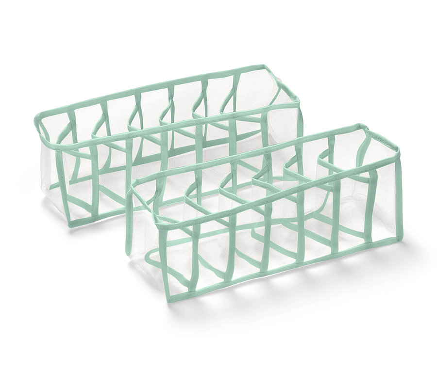 Deux organiseurs de penderie avec douze compartiments chacun, posés sur un fond blanc.