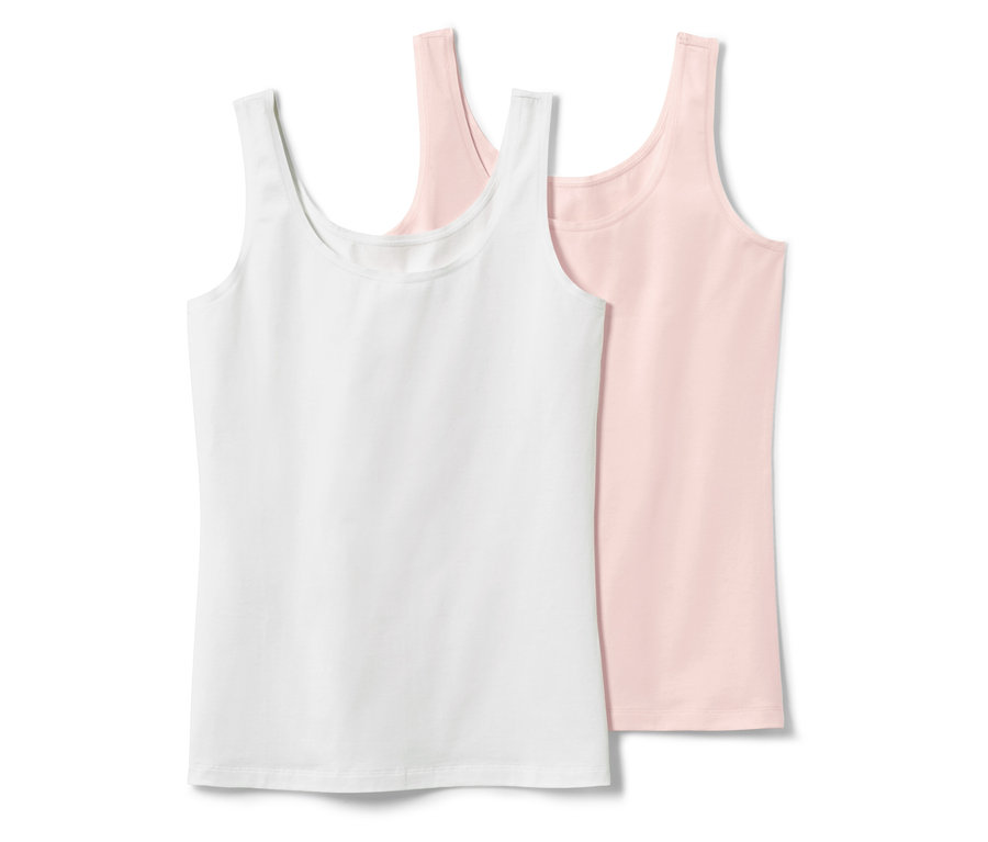 Deux débardeurs, un blanc et un rose, sont placés côte à côte sur un fond blanc.
