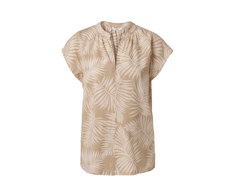 Chemisier beige imprimé avec des feuilles à manches courtes.
