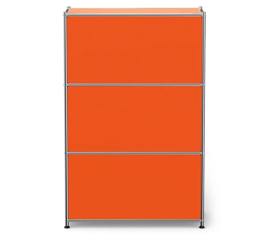 Étagère orange avec trois compartiments et cadre argenté.