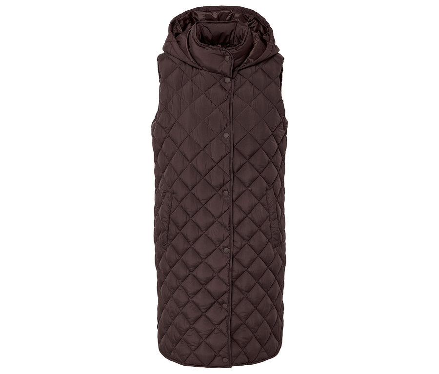 Un gilet marron matelassé avec une capuche et une fermeture boutonnée.