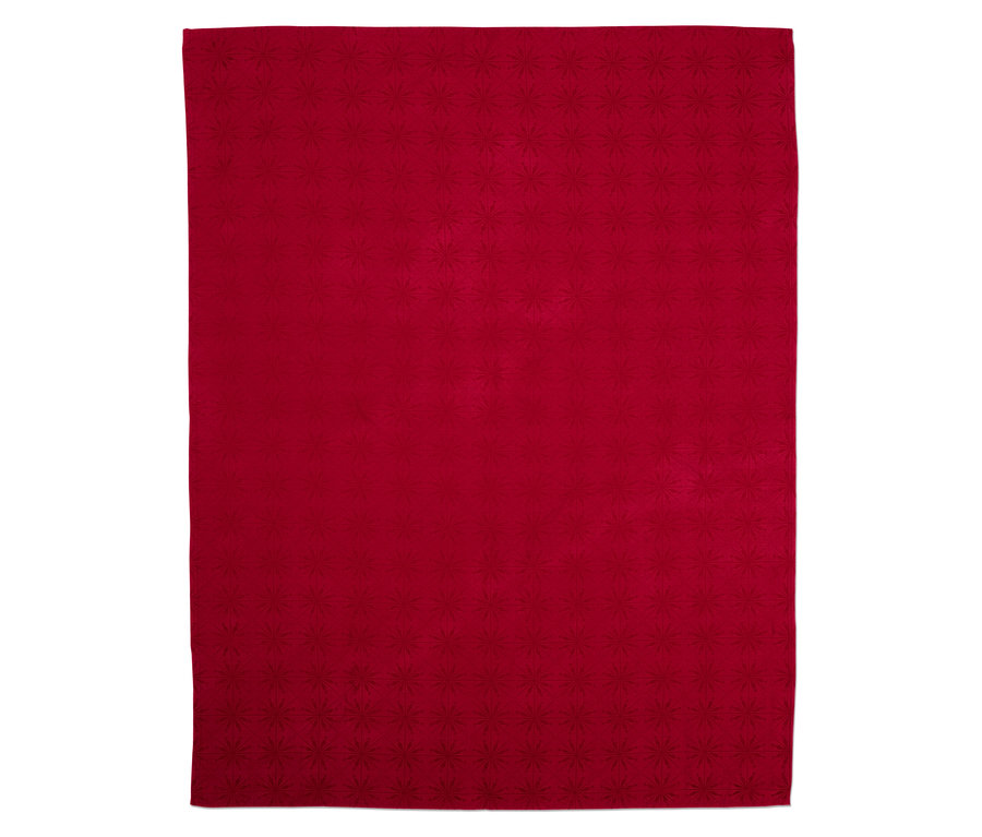 Une couverture rouge avec un motif subtil d'étoiles.