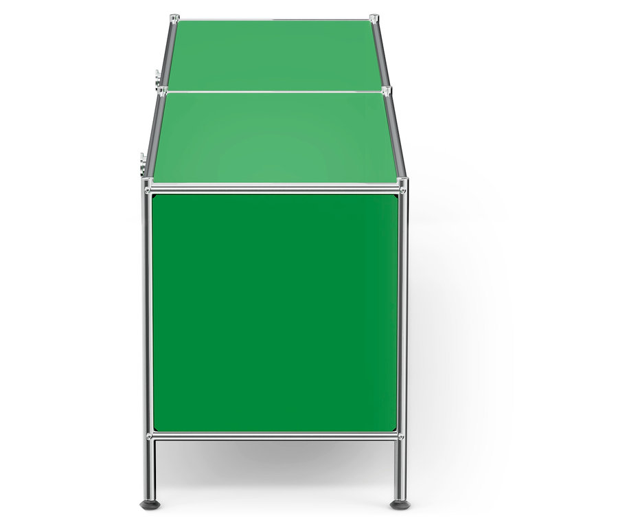 Armoire basse verte avec cadre en métal.