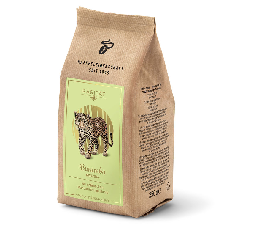 Un paquet de café Tchibo Rarität Buramba Rwanda Spezialitätenkaffee avec une image de léopard.