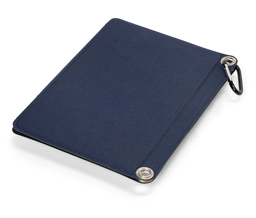 Housse de tablette bleu marine avec mousqueton sur fond blanc.