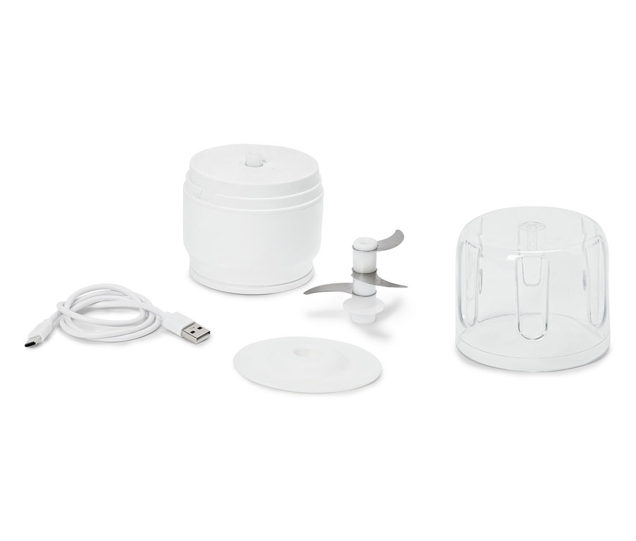 Pièces d'un mini-hachoir blanc, comprenant un récipient, un couvercle, une lame, un câble USB et un bol transparent.