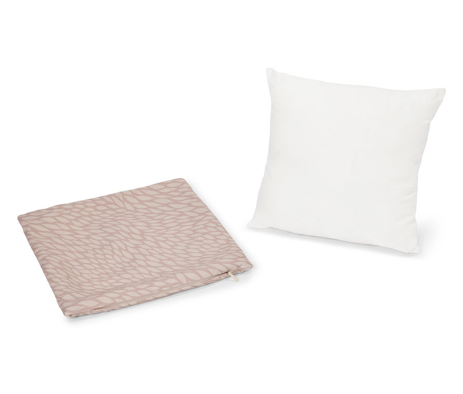 Un coussin blanc est posé à côté d'une taie d'oreiller beige à motif de feuilles.