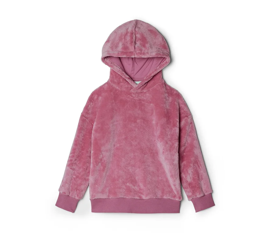 Sweat à capuche rose en peluche avec capuche, manches longues et bords-côtes aux poignets et à l'ourlet, sur fond blanc.