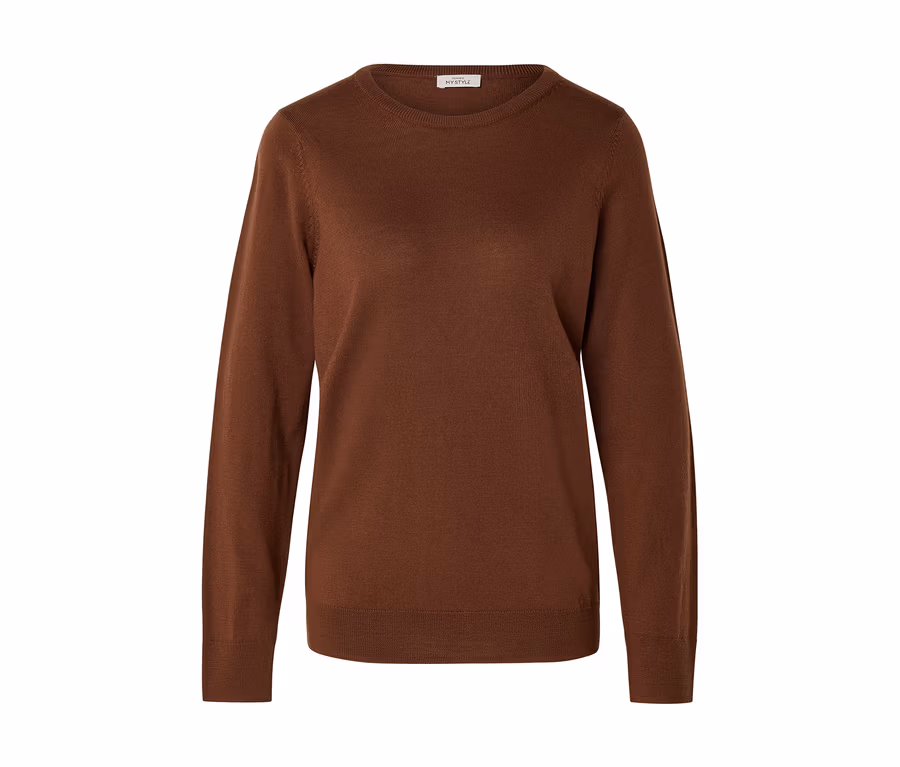 Pull marron à manches longues et col rond.