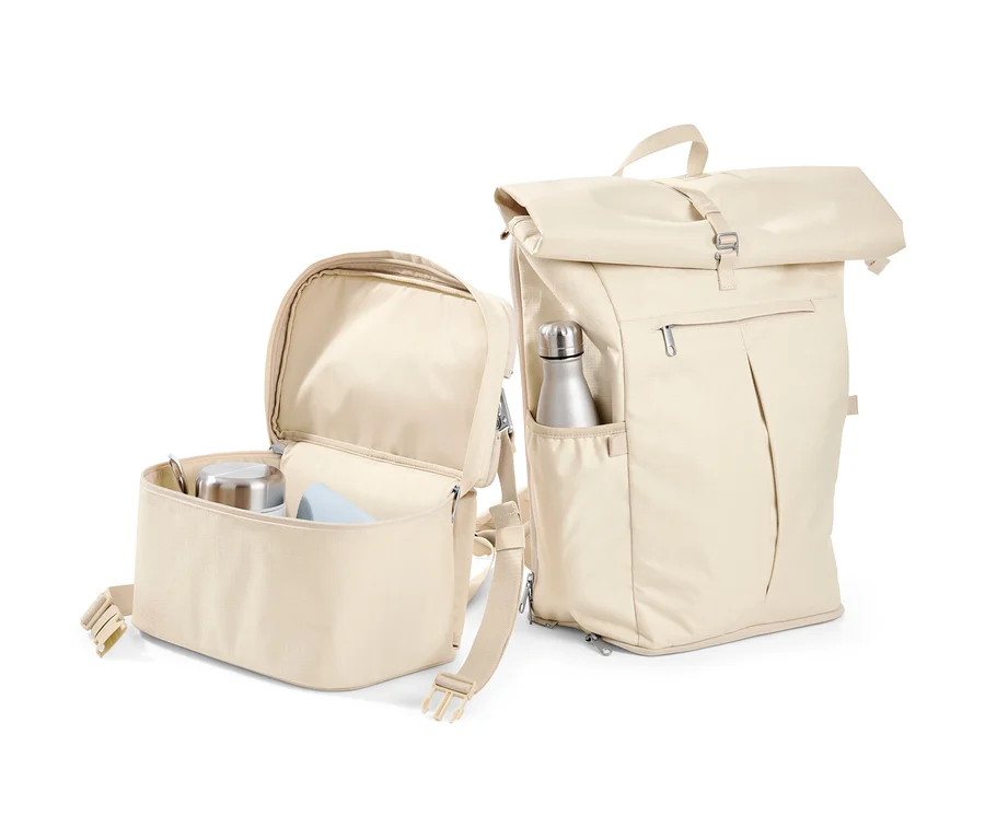 Deux sacs à dos de voyage 3 en 1 beiges.