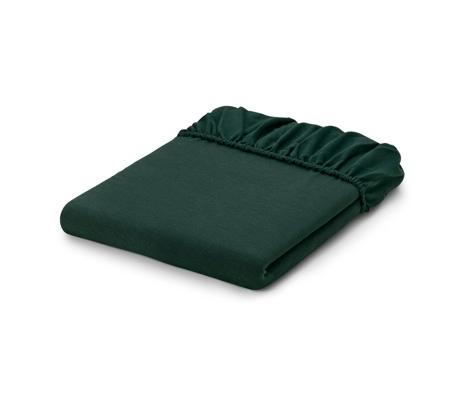 Un drap-housse en molleton vert sur fond blanc.