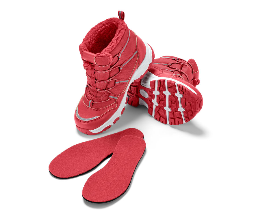 Bottines thermiques pour enfant rouges et semelles intérieures.