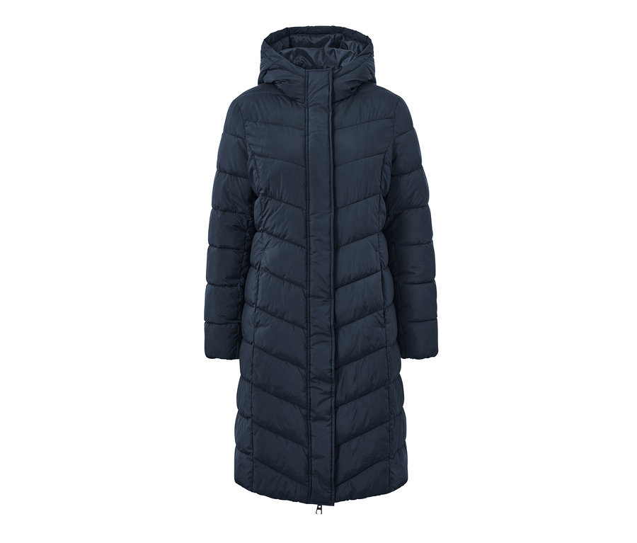 Manteau matelassé à capuche bleu foncé.