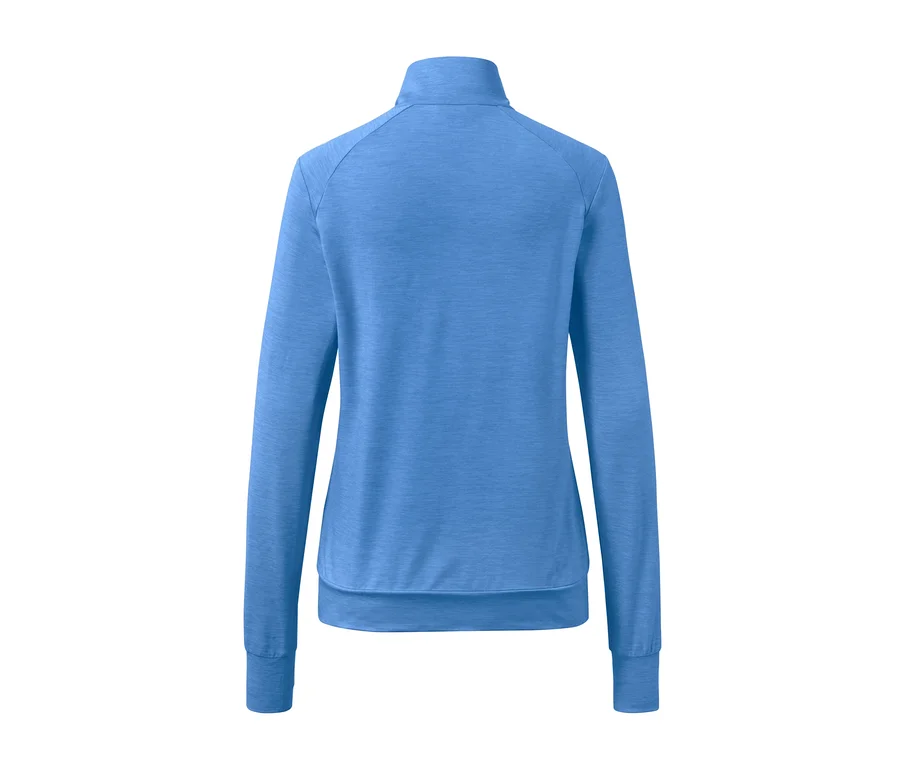 Veste technique bleue.