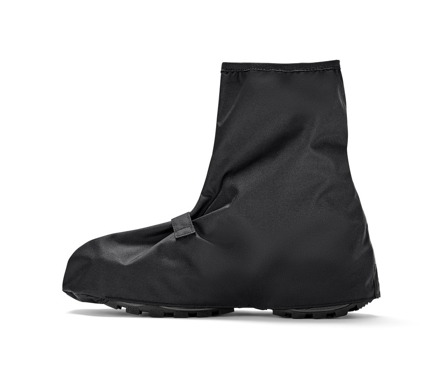 Couvre-chaussure de pluie noir.