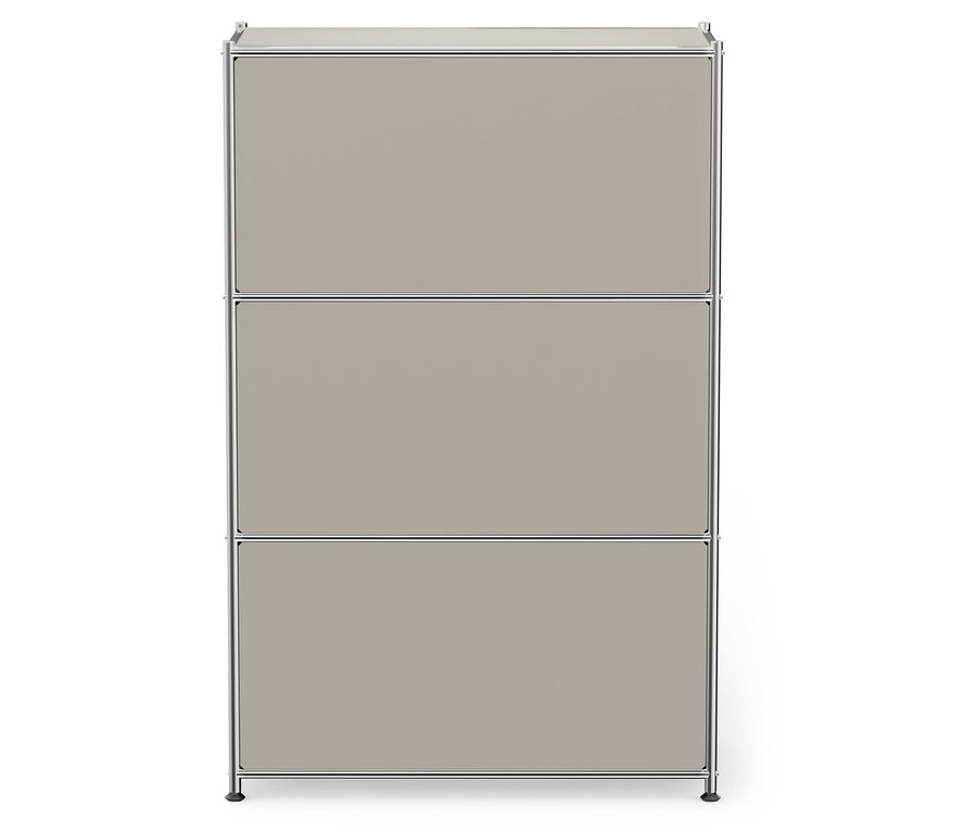 Armoire grise à trois niveaux avec cadre chromé sur fond blanc.