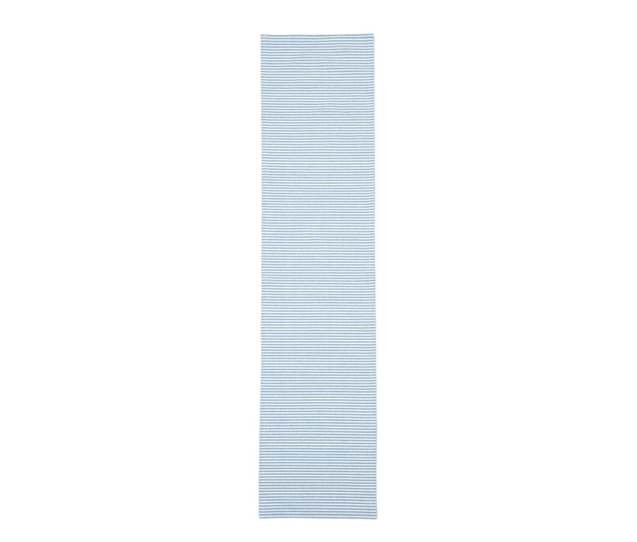 Un chemin de table rayé bleu et blanc.