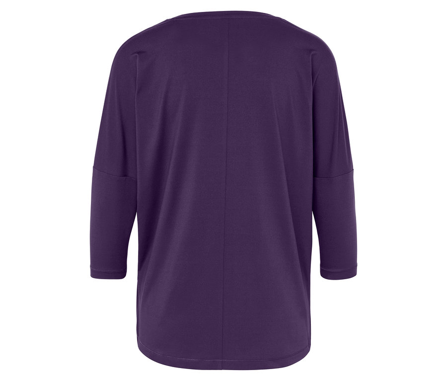 Gros plan sur le dos d'un chemisier violet à manches trois quarts.