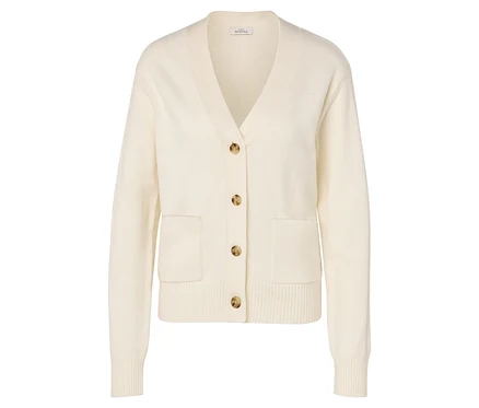 Gilet crème à col en V avec boutons marron.
