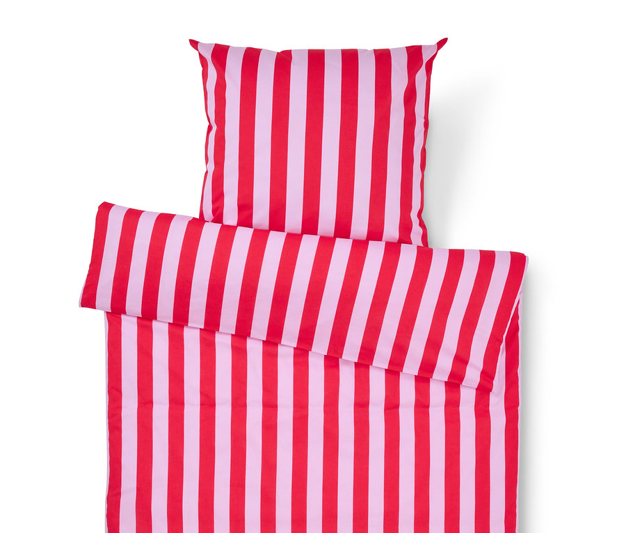 Ensemble de literie à rayures rouges et blanches, comprenant une taie d'oreiller et une housse de couette.