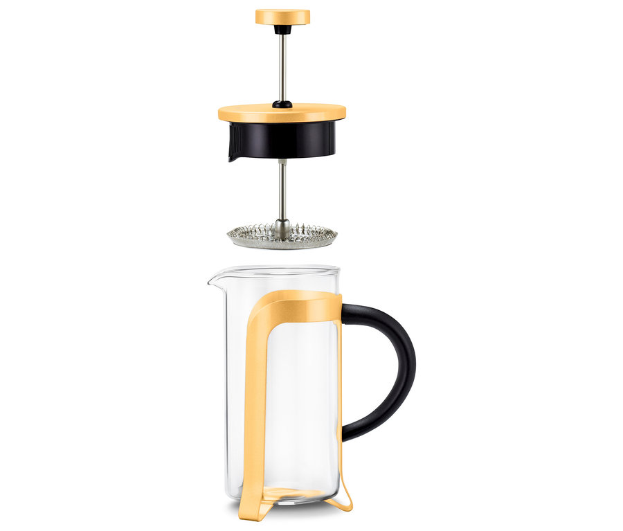Une cafetière à piston transparente démontée avec un cadre jaune et une poignée noire est visible sur un fond blanc.