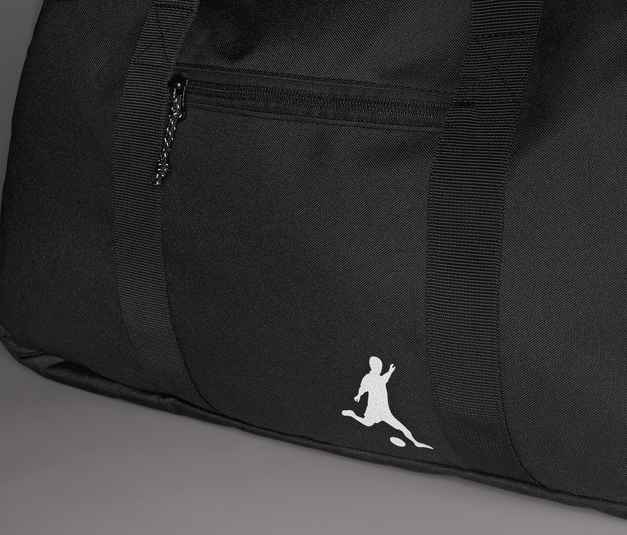 Gros plan d'un sac de sport noir avec le logo blanc d'un homme qui saute.