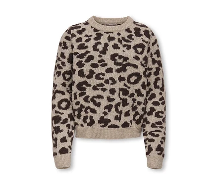 Pull beige à col rond avec un motif léopard marron foncé.