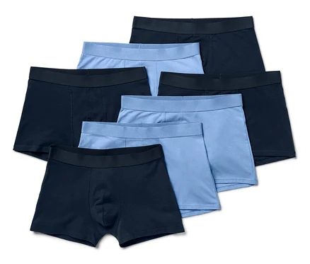 Sept boxers bleus et bleu marine.