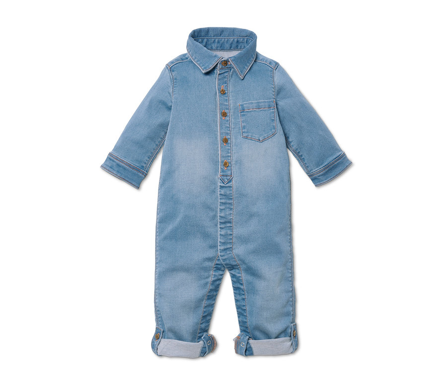 Combinaison en denim stretch bleu à manches longues et boutons.