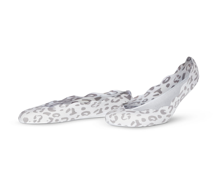 Deux paires de socquettes Magic Cut à motif léopard sont posées sur un fond blanc.