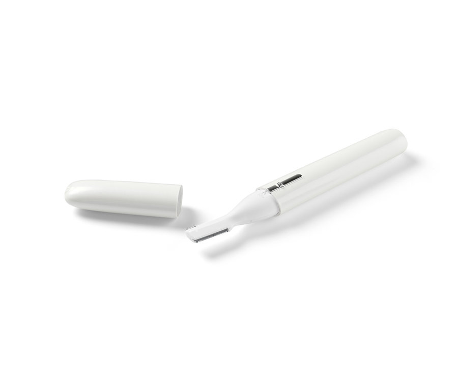 Un appareil de soin des sourcils blanc et son capuchon sont posés sur un fond blanc.