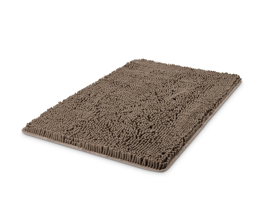 Une couverture marron pour chien à séchage rapide est posée sur un fond blanc.