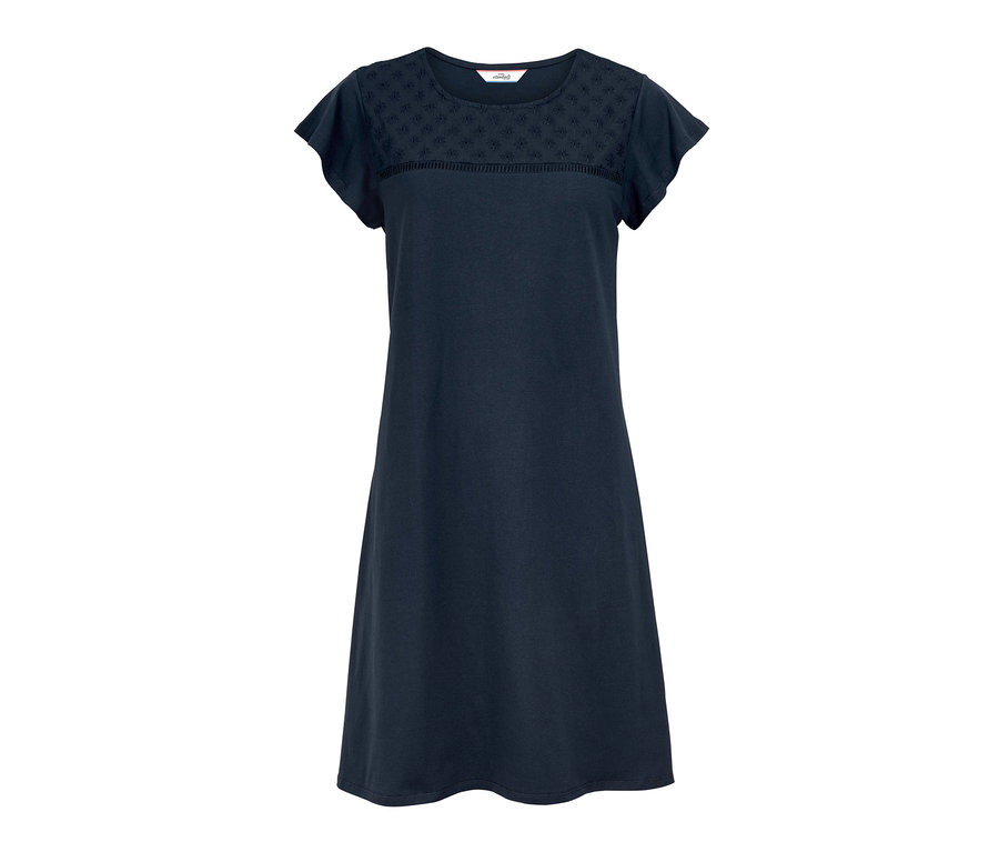 Une robe en jersey bleu marine avec des manches courtes et des broderies ajourées sur la poitrine.