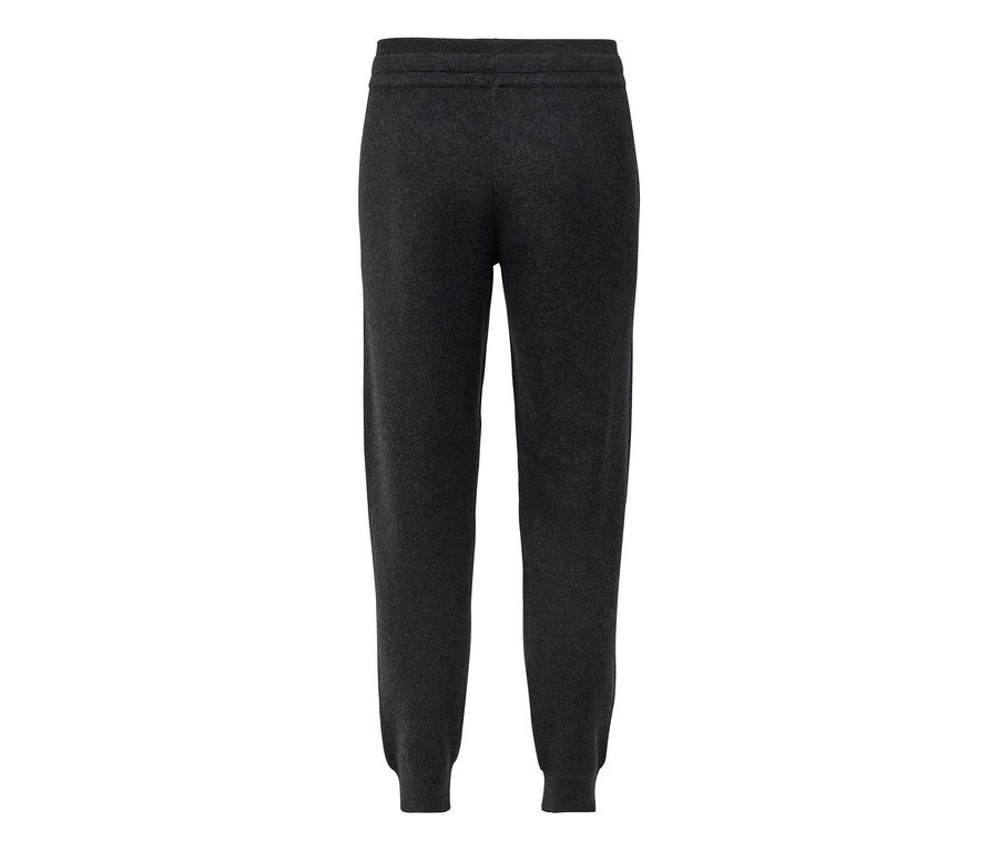 Vue détaillée de l'arrière d'un pantalon d'intérieur en maille.