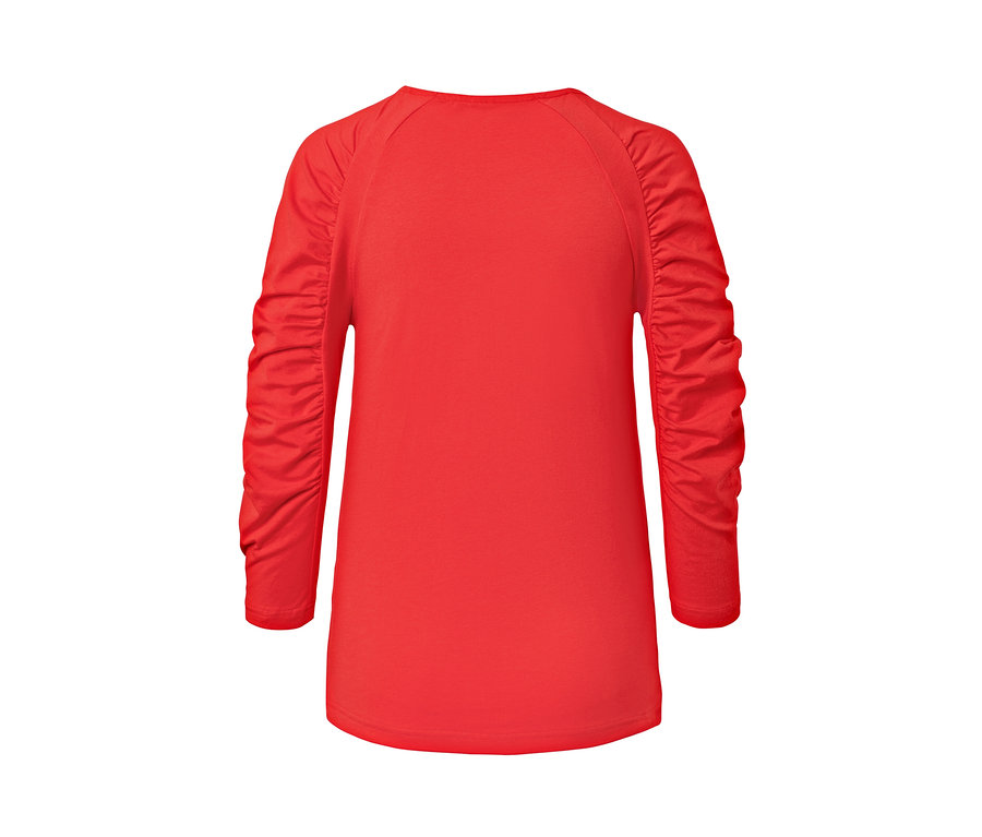 T-shirt rouge à manches 3/4.