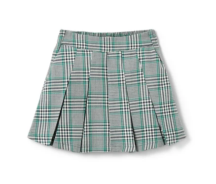 Une jupe-culotte plissée avec de la viscose douce et un motif à carreaux vert, blanc et noir sur un fond blanc.