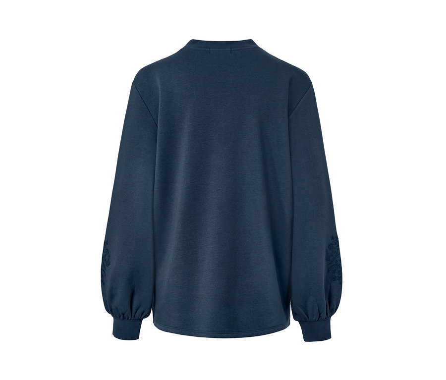 Détail du dos d'un sweat-shirt de grossesse et d'allaitement.