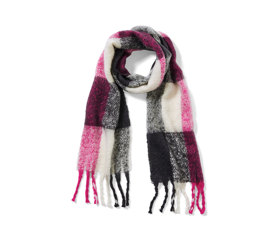 Écharpe tissée à carreaux avec des franges.