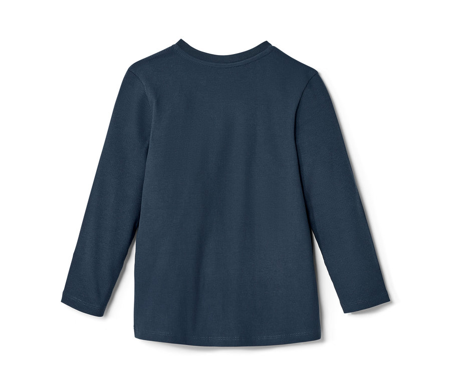 Un t-shirt Henley bleu à manches longues pour enfant avec une structure côtelée.
