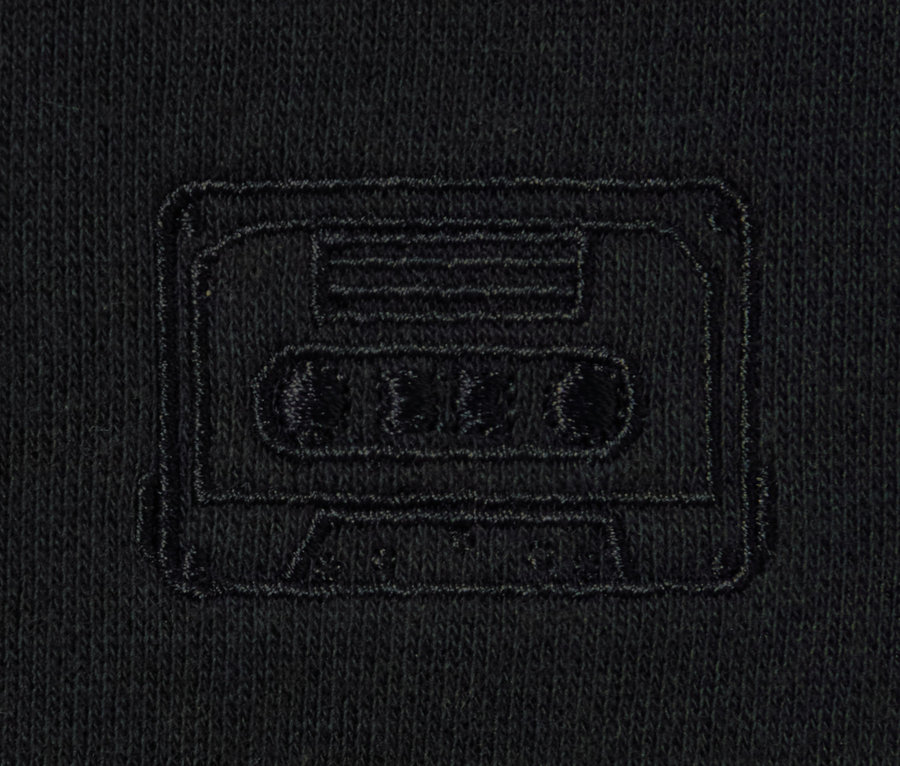 Sweat-shirt noir pour enfants avec motif de cassette.