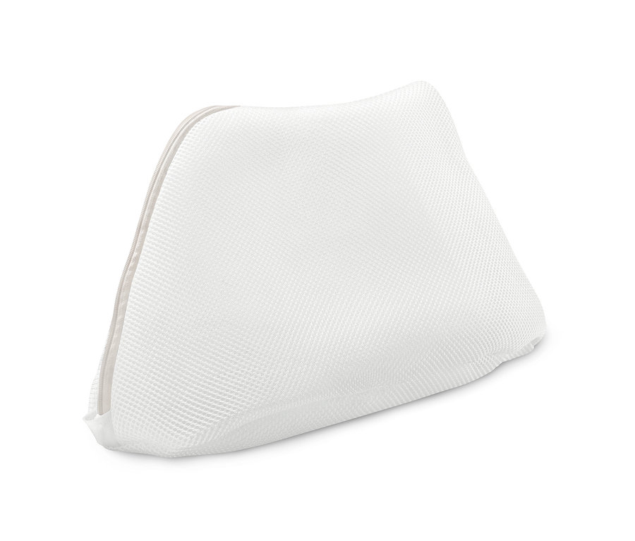 Un filet de lavage blanc pour chaussures avec fermeture éclair posé sur un fond blanc.