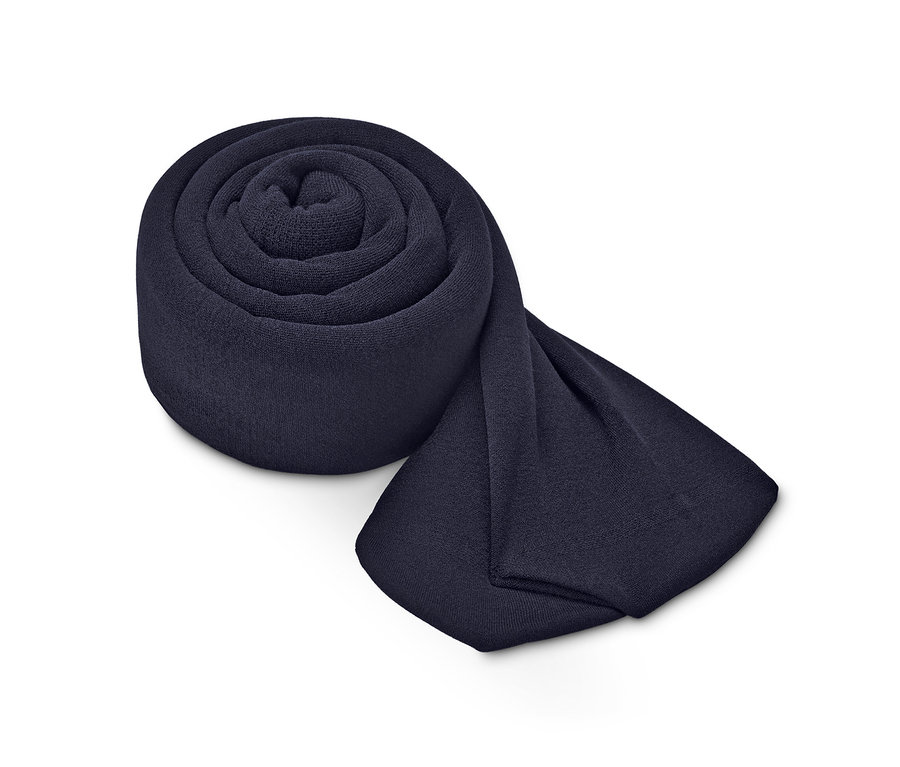 Collants thermiques bleus enroulés.
